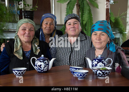 Usbekistan - Porträt des usbekischen Frau in Samarkand Stockfoto