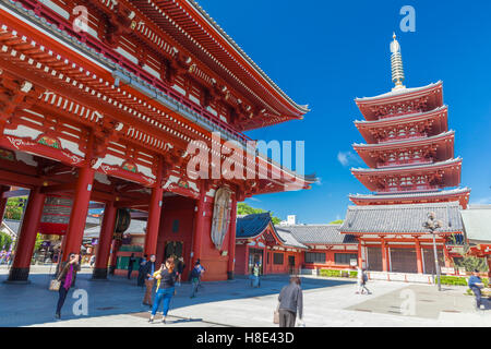 Asakusa, Tokio am Sensoji Tempel Hozomon Tor. Stockfoto