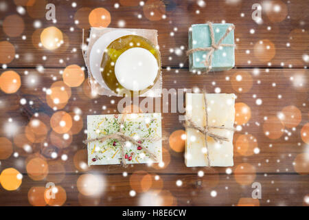 handgemachte Seife Bars auf Holz Stockfoto