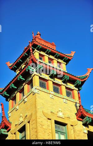 Eine der Pagode - styled Türmen auf der Pui-Tak Community Center in Chicagos Chinatown Nachbarschaft. Chicago, Illinois, USA. Stockfoto