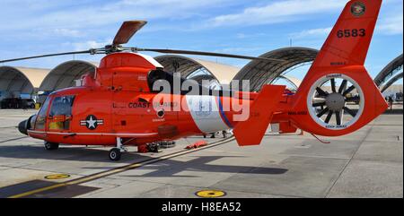 US Coast Guard HH-65 Dolphin / MH-65 Dolphin Eurocopter Hubschrauber Rettung Stockfoto