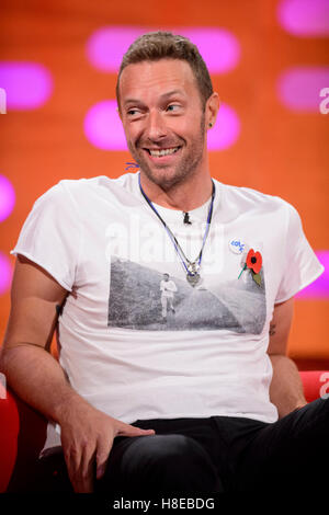 Chris Martin während der Dreharbeiten zu the Graham Norton Show in den Londoner Studios, Südlondon, am Freitag Abend auf BBC One ausgestrahlt werden. Stockfoto