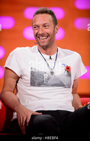 Chris Martin während der Dreharbeiten zu the Graham Norton Show in den Londoner Studios, Südlondon, am Freitag Abend auf BBC One ausgestrahlt werden. Stockfoto