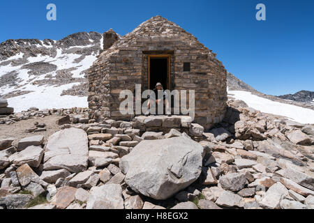 Muir Hütte auf John Muir Trail, Kings Canyon Nationalpark Sierra Nevada Mountains, Kalifornien, Vereinigte Staaten von Amerika Stockfoto