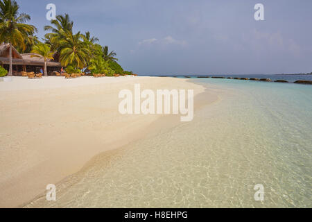 Strand-Szene auf Kuramathi Island, Rasdhoo Atoll, Ari Atoll, Malediven, Indischer Ozean, Asien Stockfoto