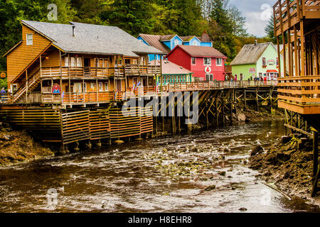 Blick auf die Creek Street im Geschäftsviertel in Ketchikan, Alaska, Vereinigte Staaten von Amerika, Nordamerika Stockfoto