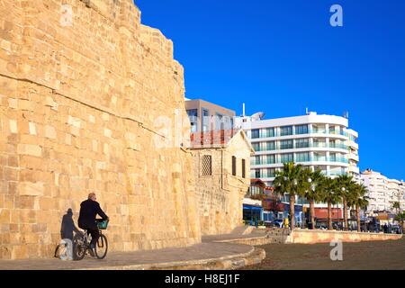 Larnaka Fort, mittelalterlichen Museum und direkt am Meer, Larnaka, Zypern, östlichen Mittelmeer, Europa Stockfoto