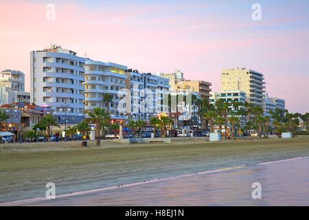 Strand in Larnaka, Larnaca, Zypern, östlichen Mittelmeer, Europa Stockfoto