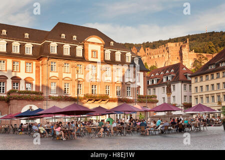 Restaurant und Street Café am Marktplatz, Rathaus und Schloss, Heidelberg, Baden-Württemberg, Deutschland, Europa Stockfoto