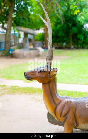 Statue der Rehe im Garten Stockfoto