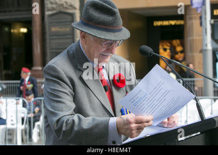 Erinnerung-Tag in Sydney Australia im November 2016, abgebildet ist der Zeremonienmeister Lieutenant Colonel John Moore OAM RFD Stockfoto