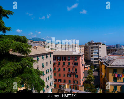 Blick vom Castello Albertis ist eine historische Residenz in Genua. Es war die Heimat von Kapitän zur See Enrico Alberto Albertis, Stockfoto