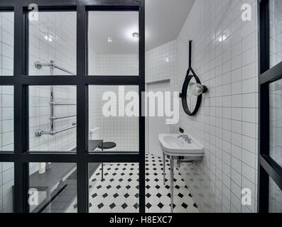 Badezimmer im modernen Stil Stockfoto