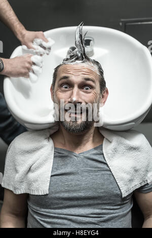 Stilvollen Mann im barbershop Stockfoto