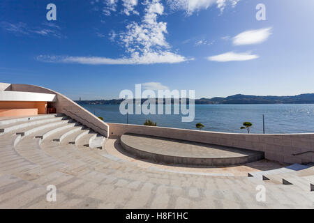 Amphitheater der Fondation Champalimaud Zentrum für das unbekannte. Neurowissenschaften, Onkologie, Sehbehinderung Forschungszentrum. Stockfoto