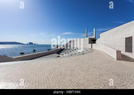 Amphitheater der Fondation Champalimaud Zentrum für das unbekannte. Neurowissenschaften, Onkologie, Sehbehinderung Forschungszentrum. Stockfoto