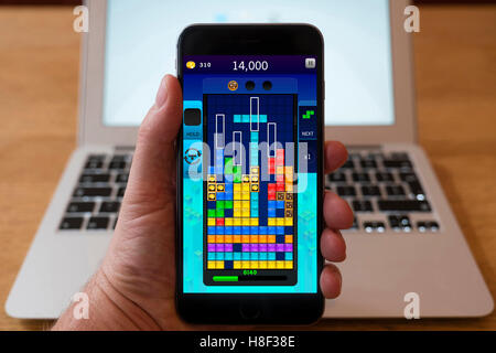 Detail des Tetris-Spiel auf ein iPhone-Smartphone Stockfoto