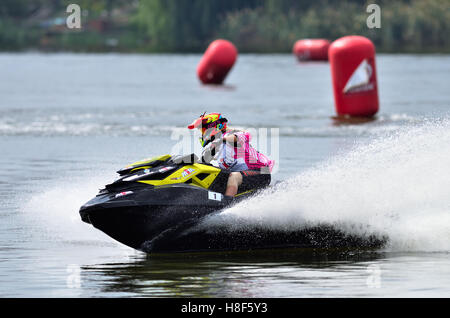 Bukarest, Rumänien-23 SEPTEMBER: professionelle Jet Ski Fahrer antreten bei den PA Jet Ski Meisterschaft 2016 am Fundeni See in Stockfoto