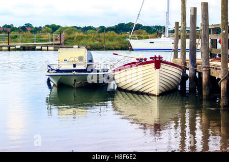 Festgemachten Boote im Hafen von Southwold, UK Stockfoto