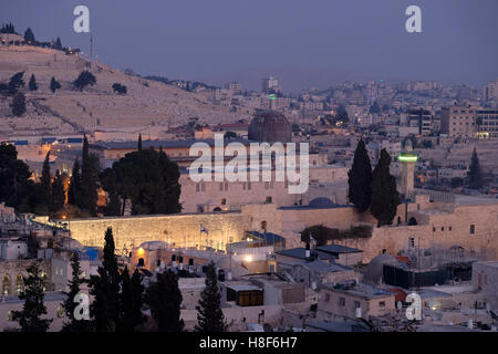 Blick auf die Al-Aqsa-Moschee, einen islamischen Schrein auf dem Tempelberg und der Westmauer, auch Kotel genannt, in der alten Stadt Ost-Jerusalem Israel Stockfoto