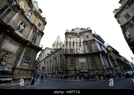 Quattro Canti / Piazza Vigliena im Zentrum von Palermo. Stockfoto