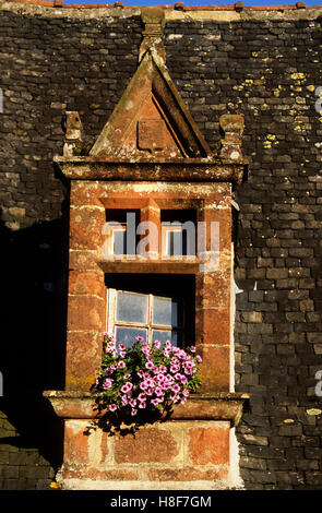 Fenster in Collonges la Rouge Dorf, Corrèze, Frankreich, Europa Stockfoto