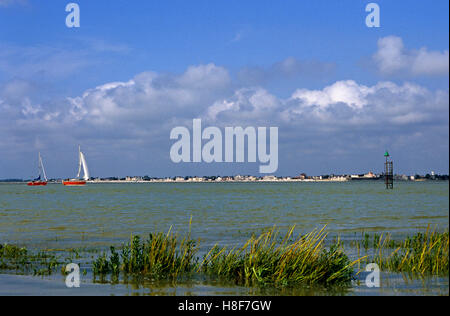 Blick auf die Stadt von Le Crotoy, Somme-Bucht in Le Hourdel, Frankreich Stockfoto