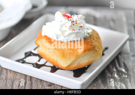 Gebratenes Eis Dessert Teller Tisch Stockfoto