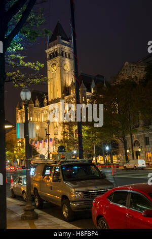 Nachrichten LKW vor Trump International Hotel während der Wahlnacht. Nov09, 2016 Stockfoto