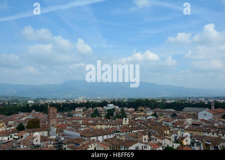 Lucca, Italien - 5. September 2016: Blick über die Altstadt von Lucca in Italien. Stockfoto