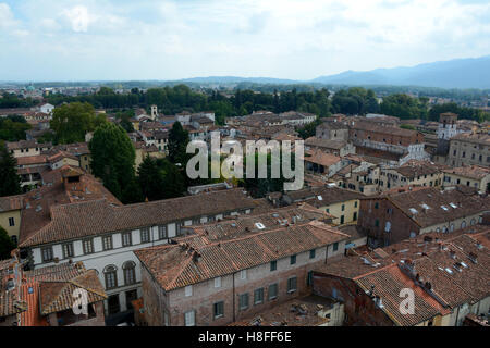 Lucca, Italien - 5. September 2016: Blick über die Altstadt von Lucca in Italien. Stockfoto