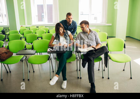 Schüler in der Klasse an der Universität Stockfoto