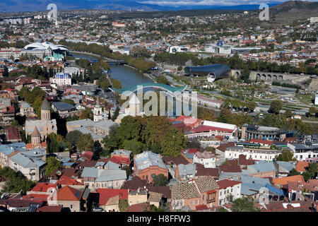 Tiflis, Georgien - 4. November 2016: Tbilisi Stadt Zentrum Luftbild aus Narikala Festung, Georgien Stockfoto