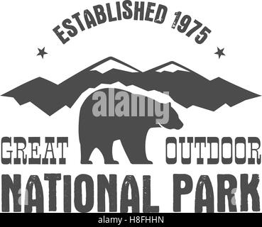 Nationalpark alte Stil Abzeichen. Berg-Explorer-Label. Outdoor-Abenteuer-Logo-Design mit Bären. Reise- und Hipster Insignien. Wildnis, Wald camping Emblem Retro Vektor Monochrom Rucksack wandern, Stock Vektor