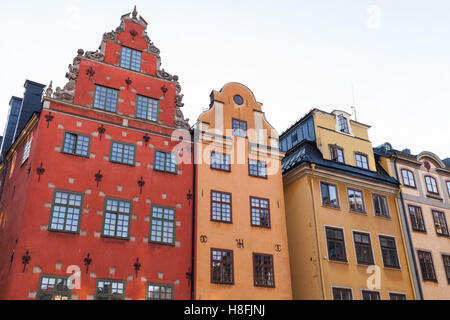 Bunte Häuser am Stortorget, ein kleinen öffentlichen Platz auf Insel Gamla Stan, die Altstadt mitten in Stockholm, Schweden Stockfoto