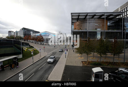 Einen Überblick über das Hilton Hotel (links), die SSE-Arena (Mitte) und Brent Civic Centre und Wembley-Bibliothek (rechts) in Wembley, London. Stockfoto