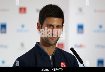 Serbiens Novak Djokovic während der Pressekonferenz in The O2, London. Stockfoto