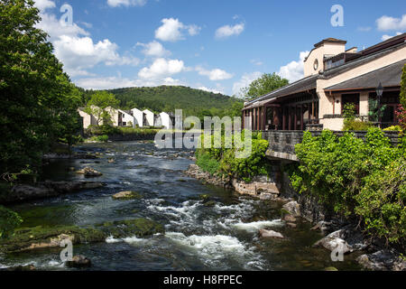 Lakeland Dorf im Wildwasser Hotel, Backbarrow, Nr. Ulverston, Englisch Lake District Stockfoto