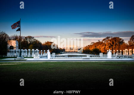 World War II Memorial und Lincoln Memorial und Dawn Stockfoto