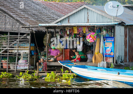 Graben Khla, schwimmenden Fischerdorf, Tonle Sap See, Kambodscha Stockfoto