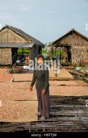 Getrocknete Garnelen, Graben Khla, schwimmenden Fischerdorf, Tonle Sap See, Kambodscha Stockfoto