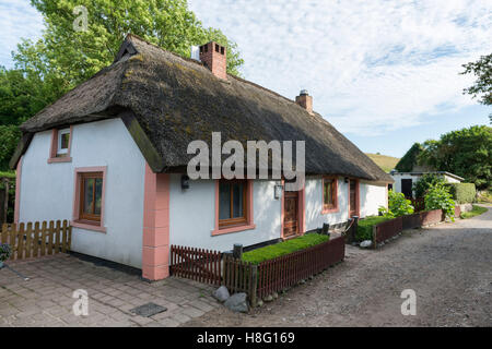 Putgarten Vitt, Mecklenburg-West Pomerania, Deutschland, Haus mit traditionellen Reetdach Stockfoto