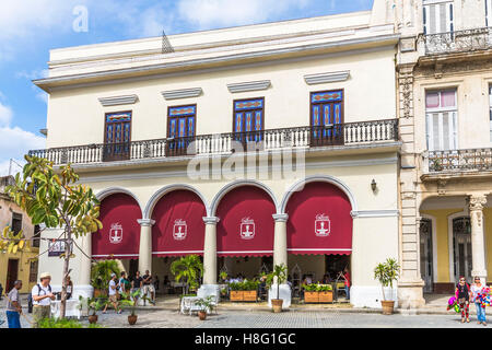 Plaza Vieja, restaurierten Gebäude und die Stadt Kolonialpalästen im Zentrum von Havanna, Havanna, La Habana, Kuba, der Republik Kuba der großen Antillen, Karibik Stockfoto