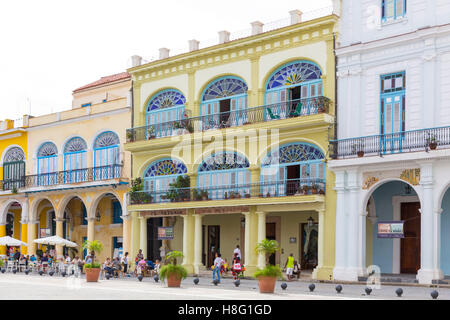 Plaza Vieja, restaurierten Gebäude und die Stadt Kolonialpalästen im Zentrum von Havanna, Havanna, La Habana, Kuba, der Republik Kuba der großen Antillen, Karibik Stockfoto