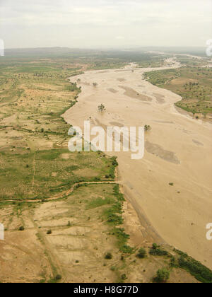 4. September 2005 überflutet Wadi, ein Fluss in der Wüste, zwischen Kutum und El Fasher in Nord-Darfur, Sudan. Stockfoto