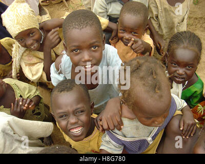 7. September 2005 Kinder Flüchtlinge im Lager Hassa Hissa IDP (Internally Displaced Persons) in Shearia, Darfur, Sudan. Stockfoto