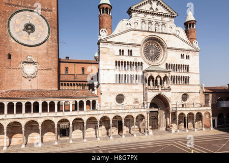 Das Duomo di Cremona oder die Kathedrale. Die Kathedrale von Cremona stammt aus dem frühen 12. Jahrhundert. Stockfoto