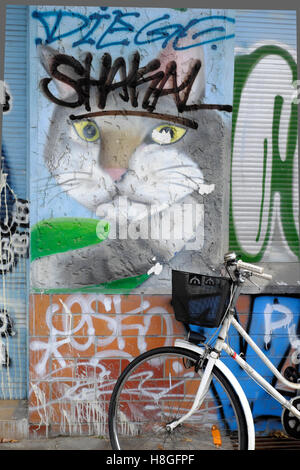 Katze-Graffiti an der Wand in Danziger Straße, Prenzlauer Berg, Berlin KATHY DEWITT Stockfoto