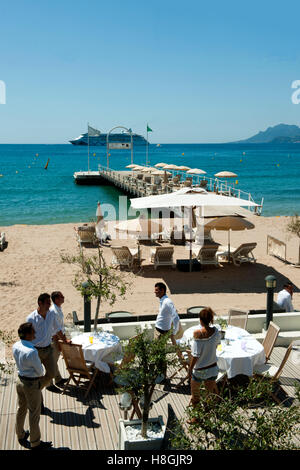 Frankreich, Cote d ' Azur, Cannes, eine der Flaniermeile Boulevard De La Croisette Strand Stockfoto