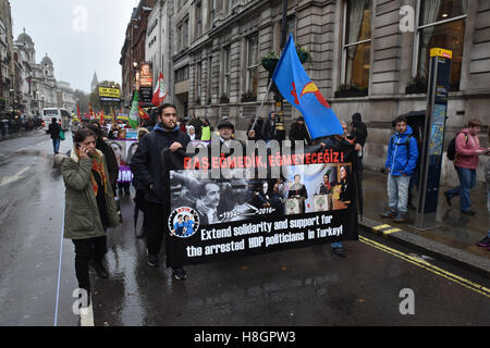 Whitehall, London, UK. 12. November 2016. Türken März und Protest in London gegen die türkische Regierung Erdogan Stockfoto